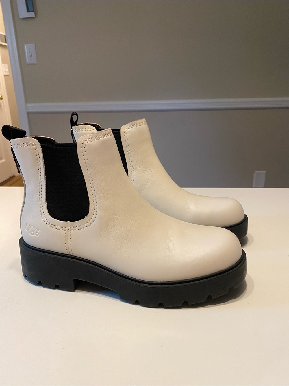 NEW UGG Jasmine Markstrum Waterproof Leather Chelsea Boots Lug Booties Size 8.5